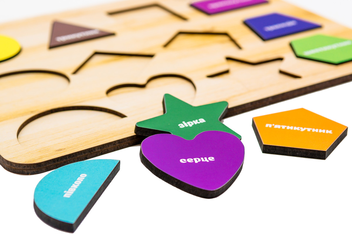 Розвиваюча дерев'яна іграшка "Фігури" A4 для дітей від 3 років