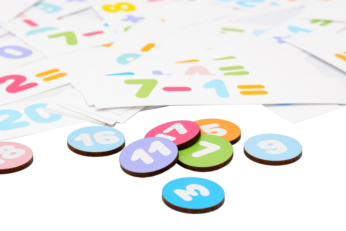 Навчально-розвиваюча настільна гра "Розв'яжи приклади" 