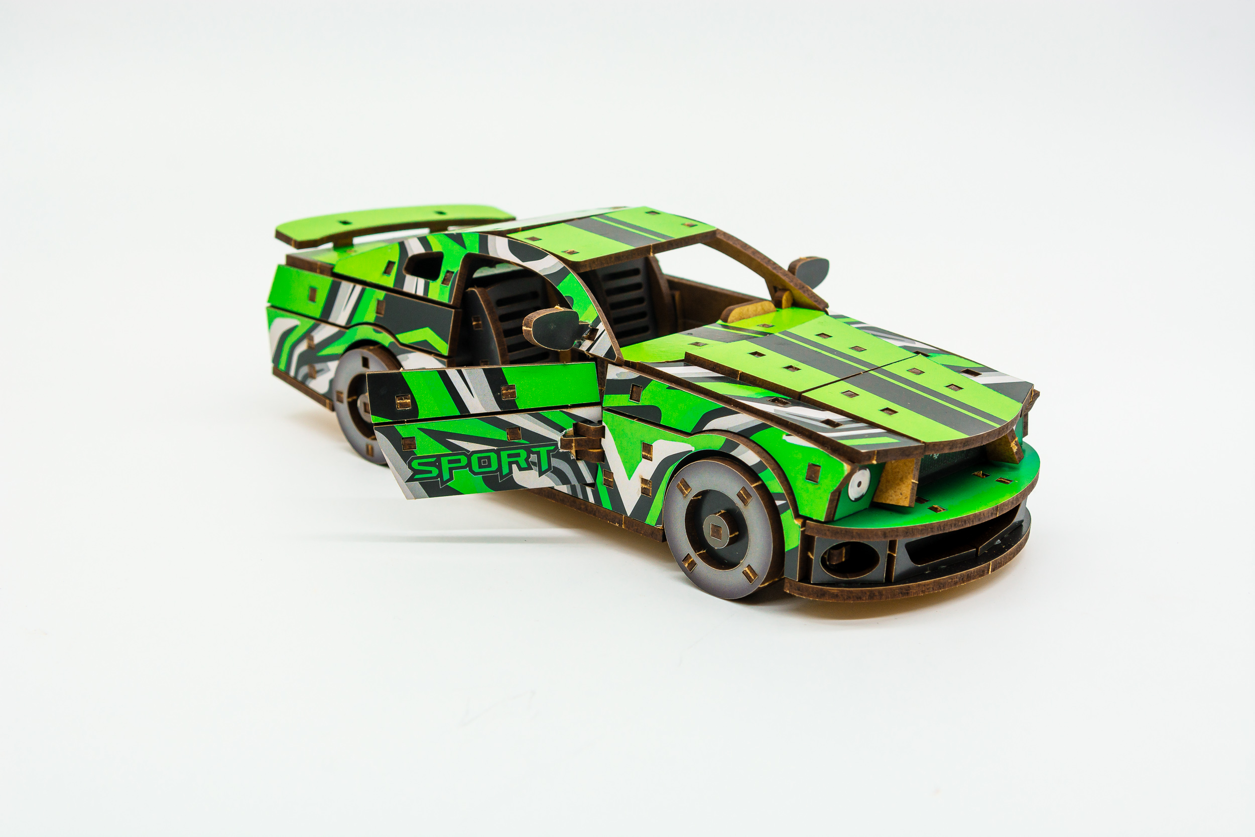 Дерев'яний 3D конструктор Muscle car GT (зелена) в картонній упаковці