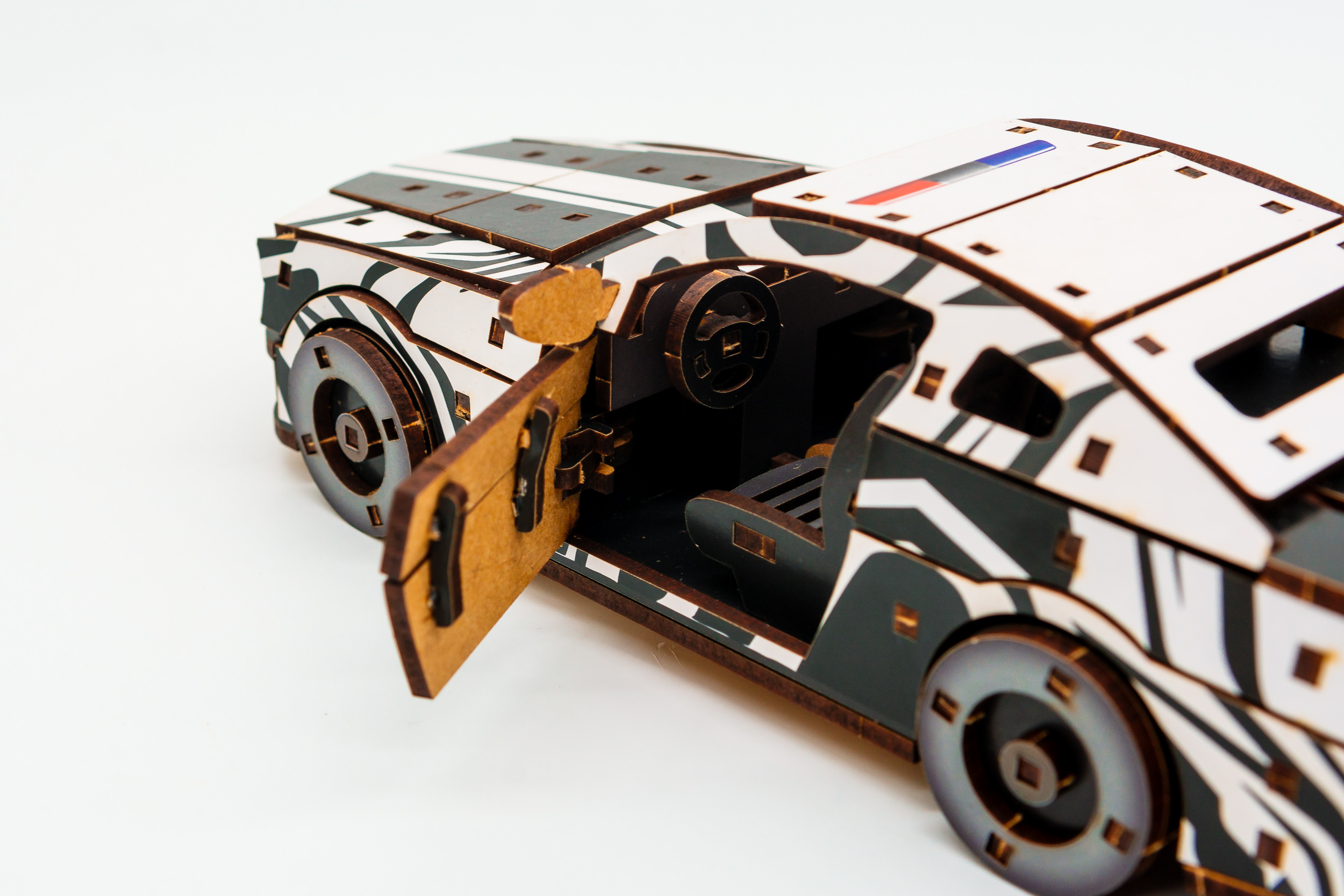 Дерев'яний 3D конструктор Muscle car GT (біла) в картонній упаковці