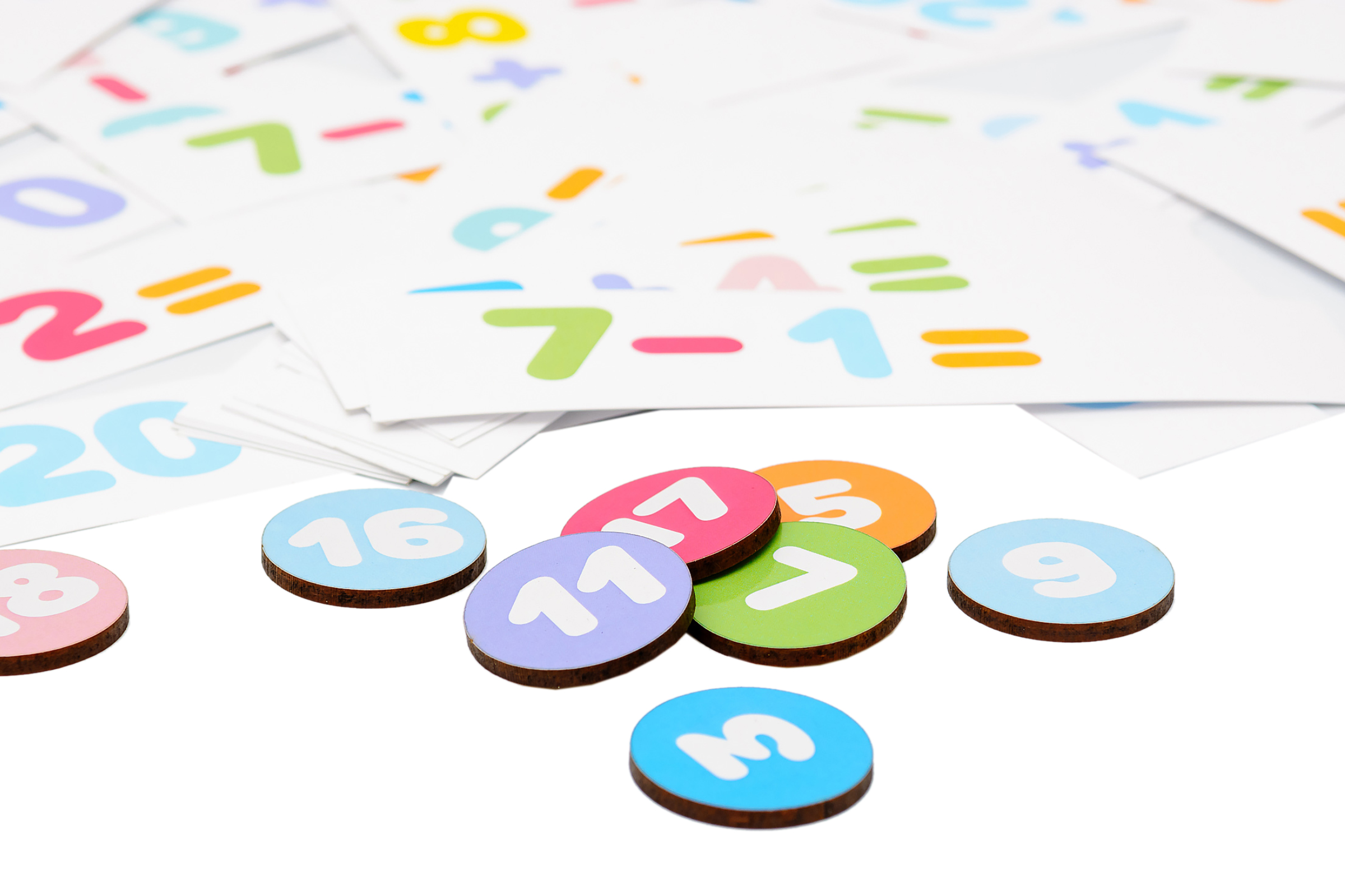 Навчально-розвиваюча настільна гра "Розв'яжи приклади" Навчально-розвиваюча настільна гра "Розв'яжи приклади"